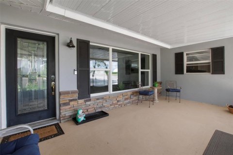 House in Winter Haven, Florida 5 bedrooms, 300.54 sq.m. № 1681189 - photo 4