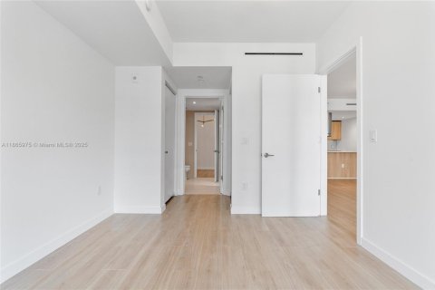 Condo in Bay Harbor Islands, Florida, 2 bedrooms  № 1942156 - photo 30