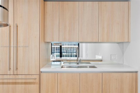 Condo in Bay Harbor Islands, Florida, 2 bedrooms  № 1942156 - photo 8