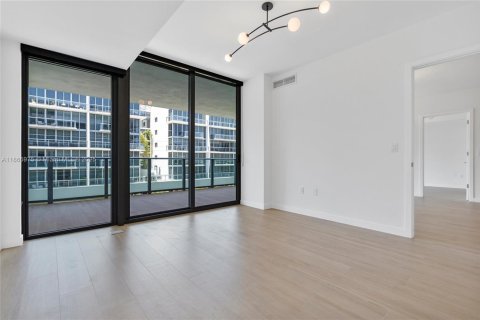 Condo in Bay Harbor Islands, Florida, 2 bedrooms  № 1942156 - photo 18