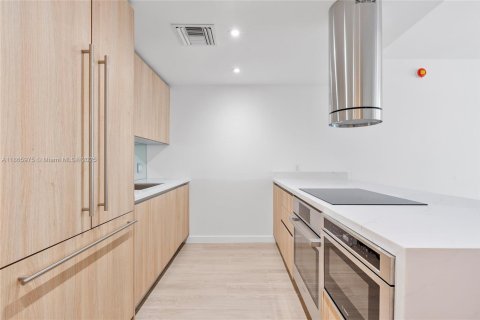 Condo in Bay Harbor Islands, Florida, 2 bedrooms  № 1942156 - photo 7