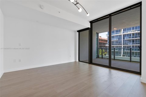 Condo in Bay Harbor Islands, Florida, 2 bedrooms  № 1942156 - photo 16