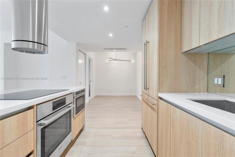 Condo in Bay Harbor Islands, Florida, 2 bedrooms  № 1942156 - photo 4