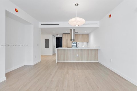 Condo in Bay Harbor Islands, Florida, 2 bedrooms  № 1942156 - photo 9