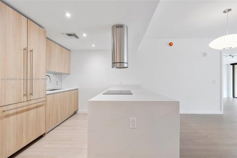 Condo in Bay Harbor Islands, Florida, 2 bedrooms  № 1942156 - photo 6