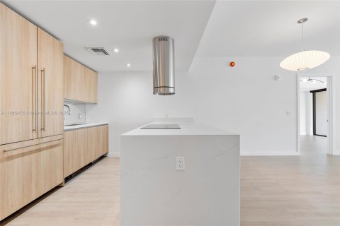 Condo in Bay Harbor Islands, Florida, 2 bedrooms  № 1942156 - photo 3