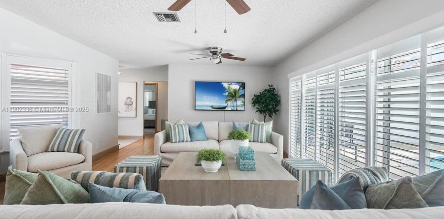 Дом в Помпано-Бич, Флорида 3 спальни, 191.75м2 № 1955581