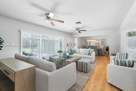 Снять в аренду виллу или дом в Помпано-Бич, Флорида 3 спальни, 191.75м2, № 1955581 - фото 4