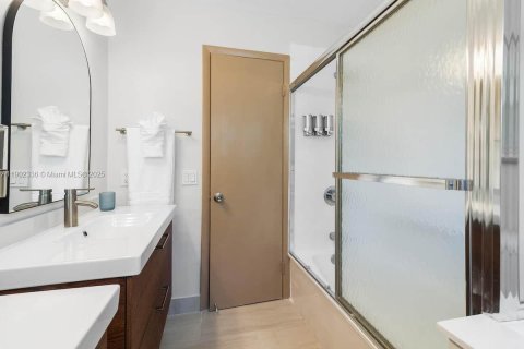 Снять в аренду виллу или дом в Помпано-Бич, Флорида 3 спальни, 191.75м2, № 1955581 - фото 17