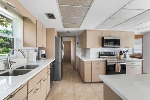 Снять в аренду виллу или дом в Помпано-Бич, Флорида 3 спальни, 191.75м2, № 1955581 - фото 7