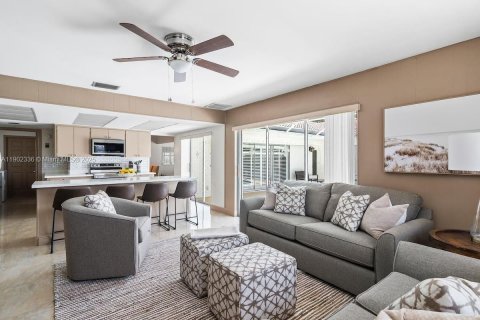 Снять в аренду виллу или дом в Помпано-Бич, Флорида 3 спальни, 191.75м2, № 1955581 - фото 6