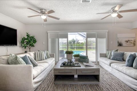 Снять в аренду виллу или дом в Помпано-Бич, Флорида 3 спальни, 191.75м2, № 1955581 - фото 3