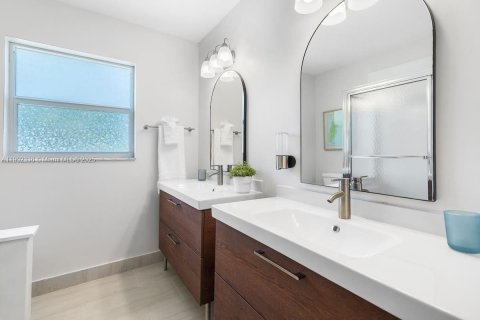 Снять в аренду виллу или дом в Помпано-Бич, Флорида 3 спальни, 191.75м2, № 1955581 - фото 16