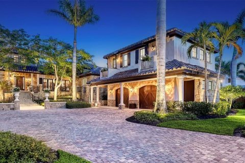 House in Sarasota, Florida 5 bedrooms, 599.68 sq.m. № 1879749 - photo 1