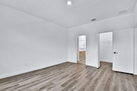 Townhouse in Pompano Beach, Florida 4 bedrooms, 159.98 sq.m. № 2400500 - photo 9