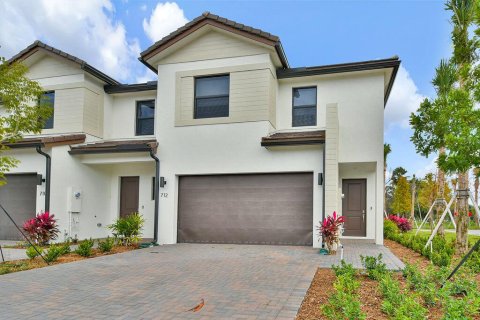 Townhouse in Pompano Beach, Florida 4 bedrooms, 159.98 sq.m. № 2400500