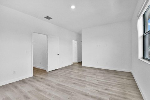 Townhouse in Pompano Beach, Florida 4 bedrooms, 159.98 sq.m. № 2400500 - photo 8