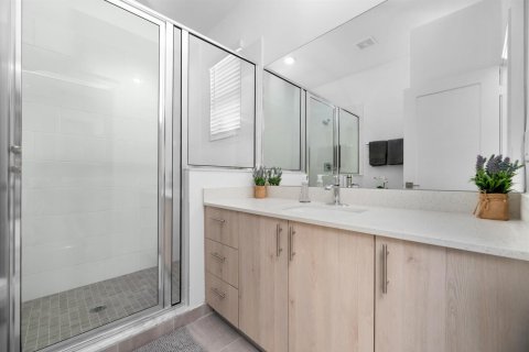 Townhouse in Pompano Beach, Florida 4 bedrooms, 159.98 sq.m. № 2400500 - photo 14