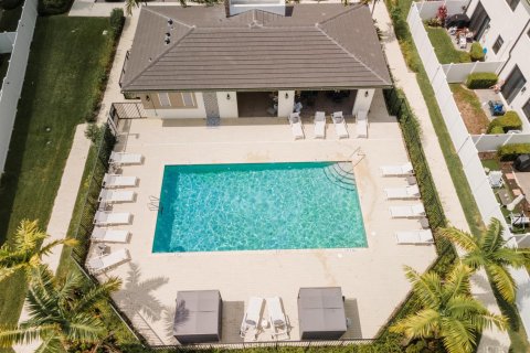 Townhouse in Pompano Beach, Florida 4 bedrooms, 159.98 sq.m. № 2400500 - photo 2
