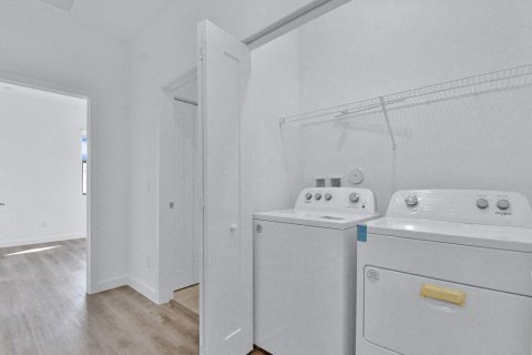 Townhouse in Pompano Beach, Florida 4 bedrooms, 159.98 sq.m. № 2400500 - photo 18