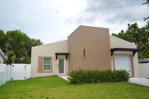 House in Fort Lauderdale, Florida 3 bedrooms, 116.96 sq.m. № 2177170
