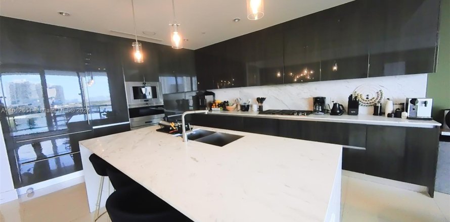 Condo in Aventura, Florida, 4 bedrooms  № 1234491