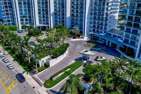 Condo in Aventura, Florida, 4 bedrooms  № 1234491 - photo 21