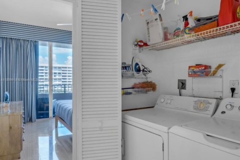 Copropriété à vendre à Key Biscayne, Floride: 2 chambres, 142.33 m2 № 1939228 - photo 24
