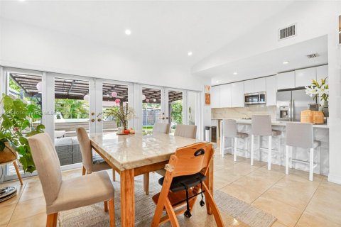 Villa ou maison à vendre à Miami, Floride: 3 chambres, 139.35 m2 № 1954165 - photo 4