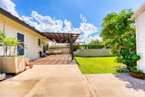 Villa ou maison à vendre à Miami, Floride: 3 chambres, 139.35 m2 № 1954165 - photo 28