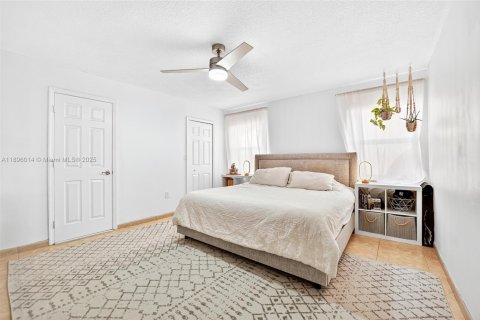 Villa ou maison à vendre à Miami, Floride: 3 chambres, 139.35 m2 № 1954165 - photo 15