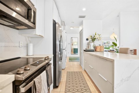 Villa ou maison à vendre à Miami, Floride: 3 chambres, 139.35 m2 № 1954165 - photo 10