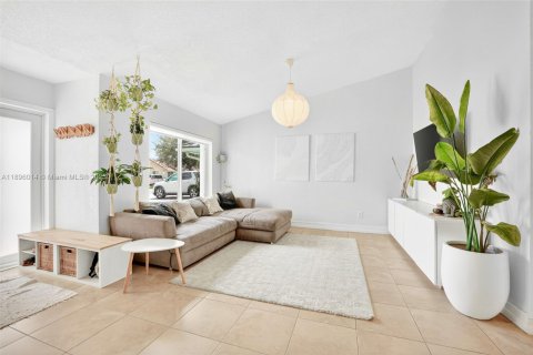 Villa ou maison à vendre à Miami, Floride: 3 chambres, 139.35 m2 № 1954165 - photo 8