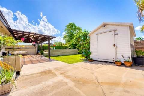 Villa ou maison à vendre à Miami, Floride: 3 chambres, 139.35 m2 № 1954165 - photo 27