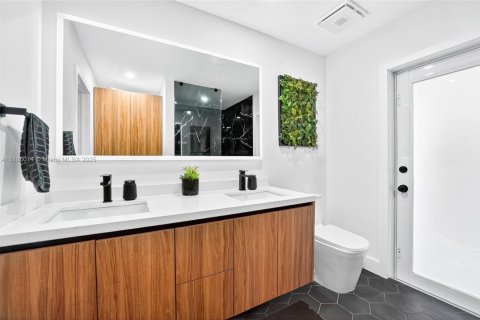 Villa ou maison à vendre à Miami, Floride: 3 chambres, 139.35 m2 № 1954165 - photo 18