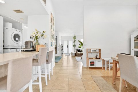 Villa ou maison à vendre à Miami, Floride: 3 chambres, 139.35 m2 № 1954165 - photo 11