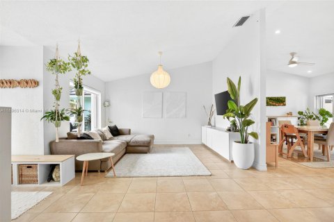 Villa ou maison à vendre à Miami, Floride: 3 chambres, 139.35 m2 № 1954165 - photo 1