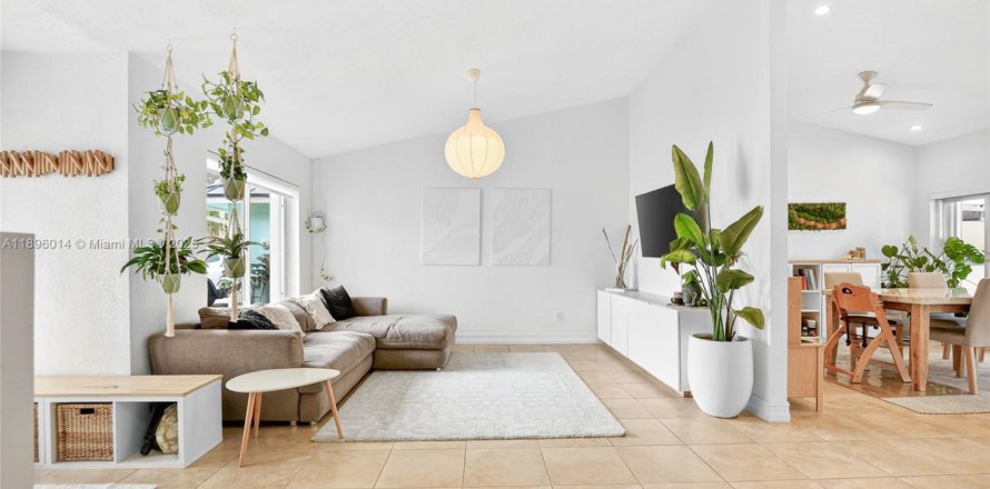 Villa ou maison à Miami, Floride 3 chambres, 139.35 m2 № 1954165