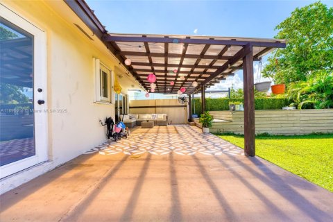 Villa ou maison à vendre à Miami, Floride: 3 chambres, 139.35 m2 № 1954165 - photo 30