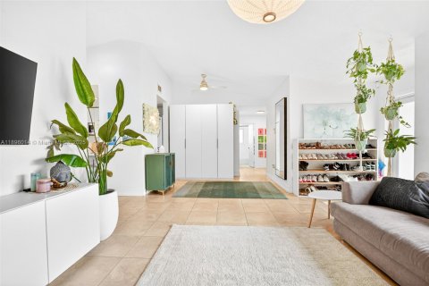 Villa ou maison à vendre à Miami, Floride: 3 chambres, 139.35 m2 № 1954165 - photo 9