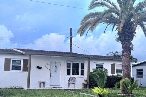 Дом в Майами, Флорида 3 спальни, 98.1м2 № 2058554