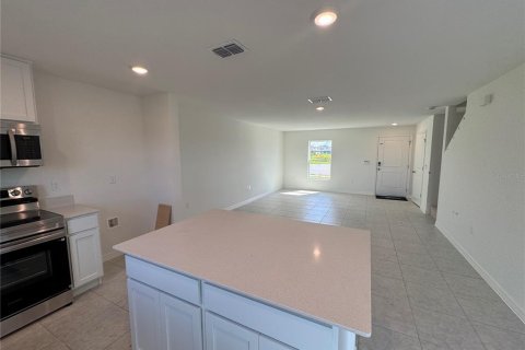 House in Poinciana, Florida 4 bedrooms, 152.64 sq.m. № 2416794 - photo 3