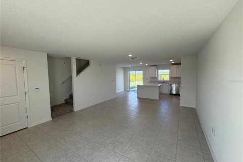 House in Poinciana, Florida 4 bedrooms, 152.64 sq.m. № 2416794 - photo 4