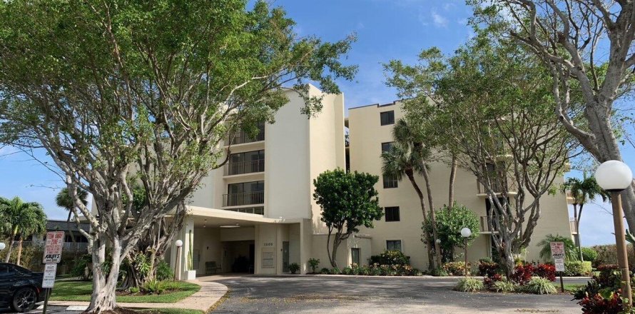 Condo à Lantana, Floride, 2 chambres  № 2147376