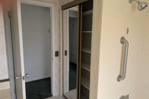 House in Kenneth City, Florida 2 bedrooms, 146.41 sq.m. № 1851314 - photo 16