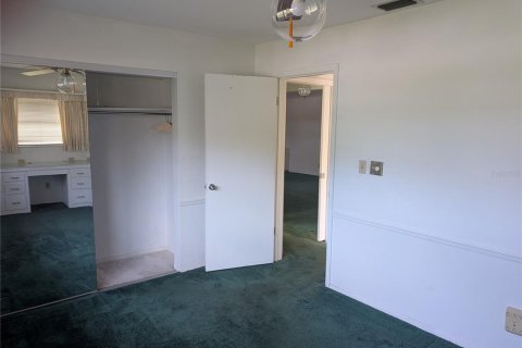 House in Kenneth City, Florida 2 bedrooms, 146.41 sq.m. № 1851314 - photo 13