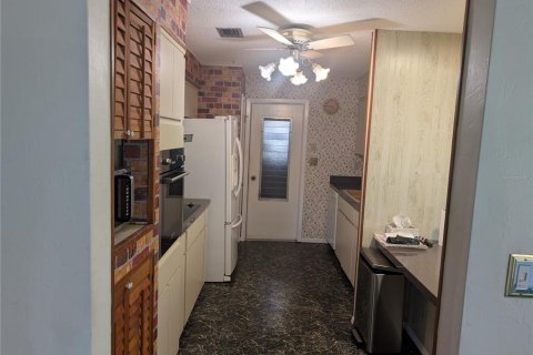 House in Kenneth City, Florida 2 bedrooms, 146.41 sq.m. № 1851314 - photo 6