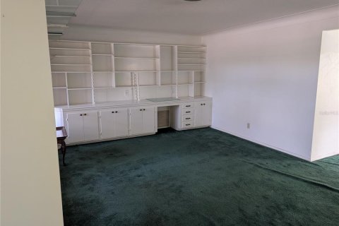 House in Kenneth City, Florida 2 bedrooms, 146.41 sq.m. № 1851314 - photo 4