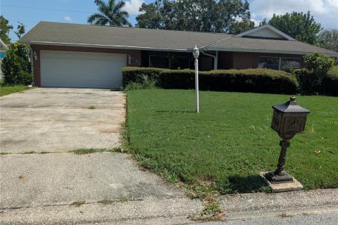 House in Kenneth City, Florida 2 bedrooms, 146.41 sq.m. № 1851314 - photo 1