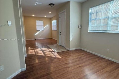 Touwnhouse à louer à Homestead, Floride: 3 chambres, 140.1 m2 № 1991432 - photo 11